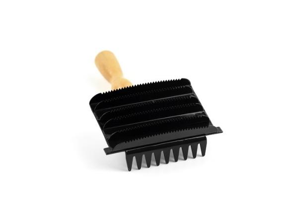 Wooden Handle Horse Grooming Curry Comb Arch Shape For Quick Grooming