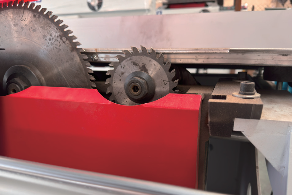 Sierra de mesa deslizante de 45 o 90 grados para cortar madera 5.5kW