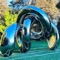 La sculpture du crabe en acier inoxydable de Richard Hudson