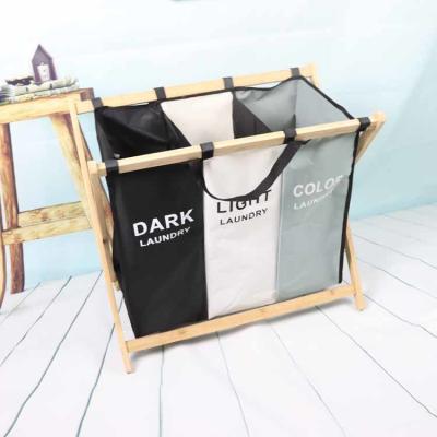 O cabaz dobrável de dobramento reusável da lavanderia para a roupa golpeia a madeira de bambu resistente