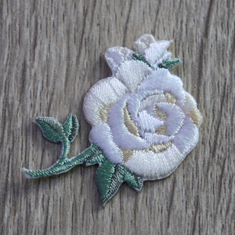 High Quality Customized Heat Cut Embroidery Rose Flower Patch for Garment