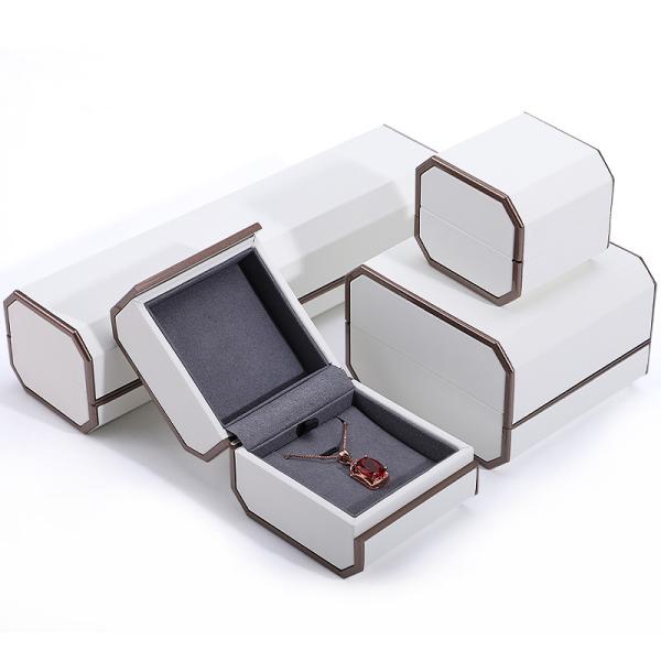 Package de bijoux en cuir PU blanc pour bagues de taille personnalisée colliers et bracelets