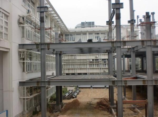Armação de aço de 5 andares para o prédio de escritórios alto da elevação com Grey Paint e a plataforma de aço