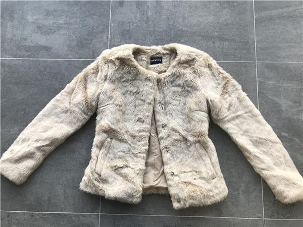 Ladies' Short Faux Fur Coat Blonde Color Collarless Comfortble Feeling TW68773