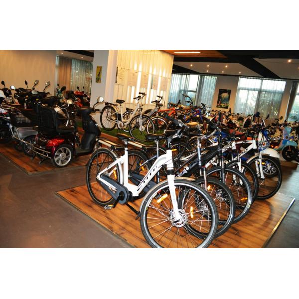 3 Speed 700C Electric Urban Bicycle With 36V 250W Front Motor