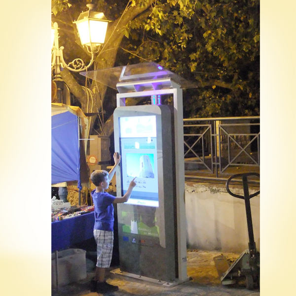 Rustproof HD Floor Standing window digital signage Outdoor With Wheels For Supermarket