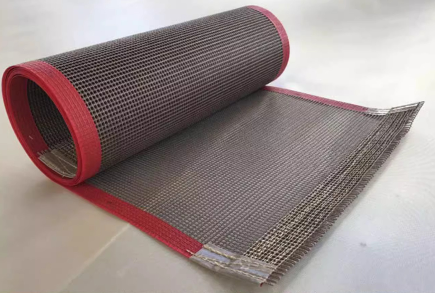 Up To 260°C Temperature Resistant Non-Stick PTFE Mesh Belt Microwave Safe for Industrial Applications