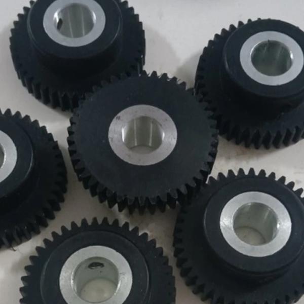 Dispositivo de conducción de cabeza negro de baja velocidad para la máquina de formación de cremallera de nylon