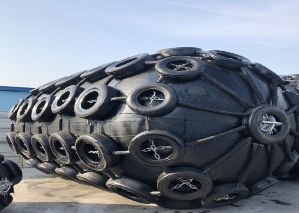 STS Yokohama Type Ship Marine Pneumatic Rubber Fender With Chain And Tires Net