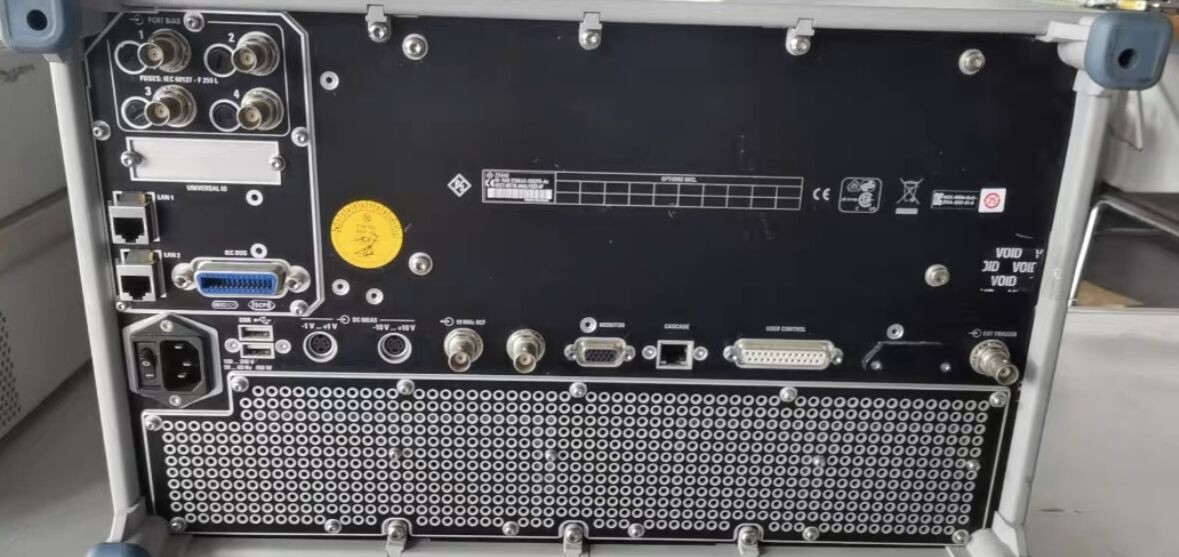 Анализатор сети универсальное Benchtop Rohde и Schwarz ZVA40 использовал испытательное оборудование