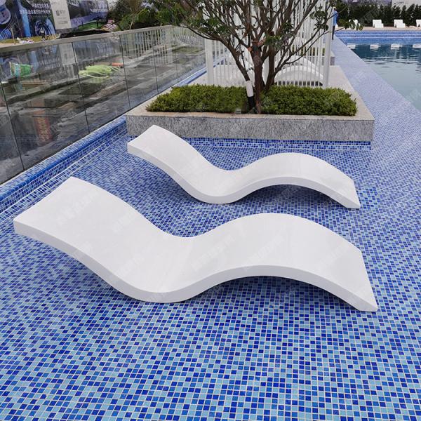Outdoor Furniture Luxury White Fiberglass Poolside Sun Lounger for In-Pool Relaxation