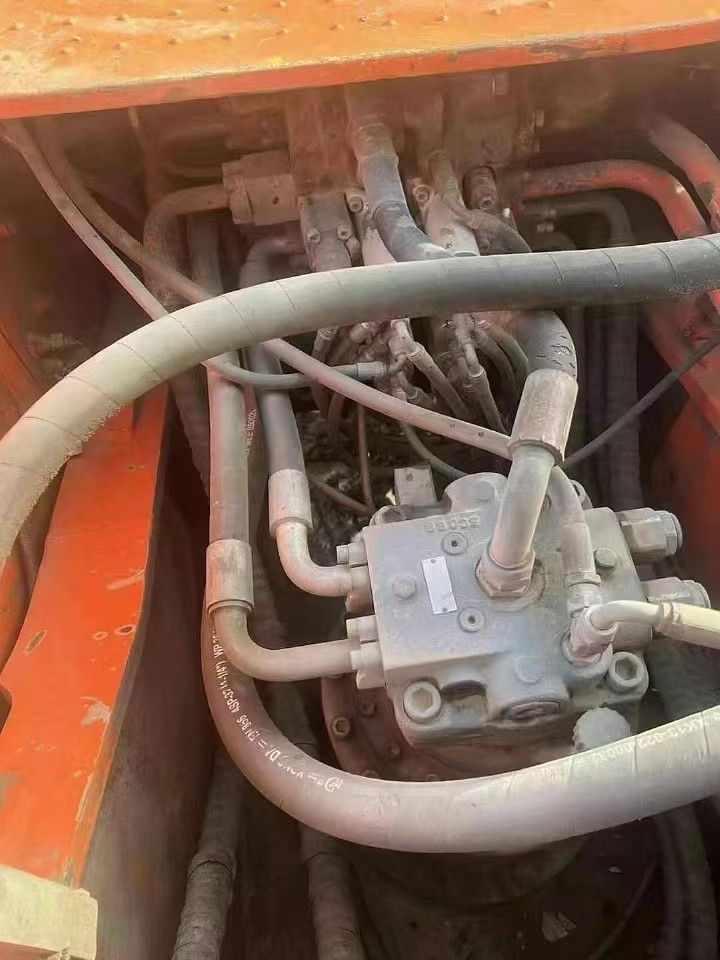 Подержанный экскаватор Doosan DX300LC, из Китая.