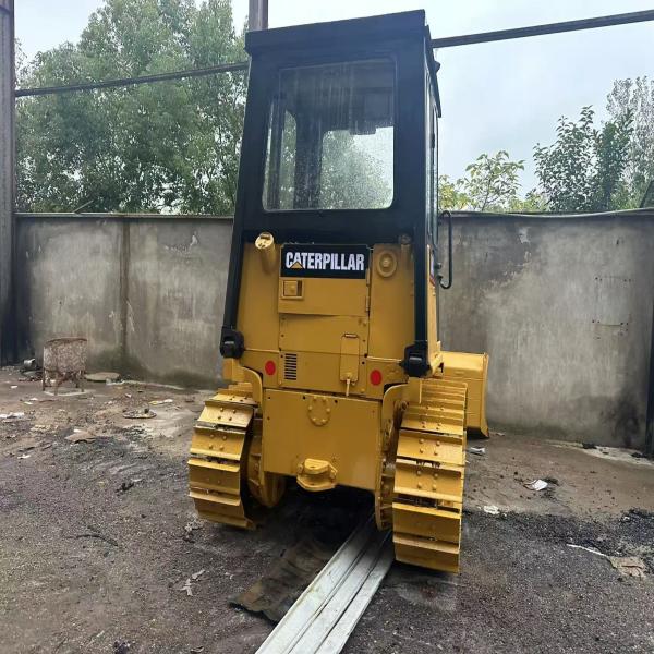 Used Bulldozer D4C Second Hand  Heavy Duty Earthmoving 150kw 1.6m3 bucket