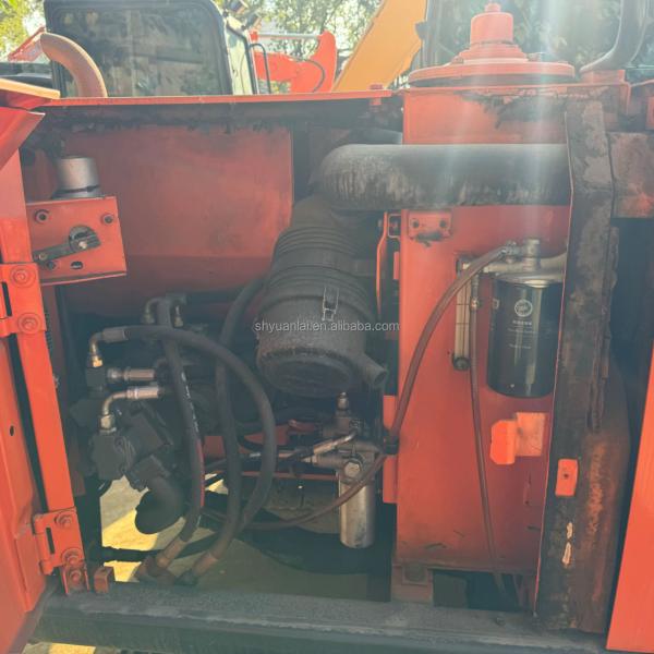 Excavateur HITACHI ZX70 de 7 tonnes d'occasion avec peu de temps de travail et en bon état