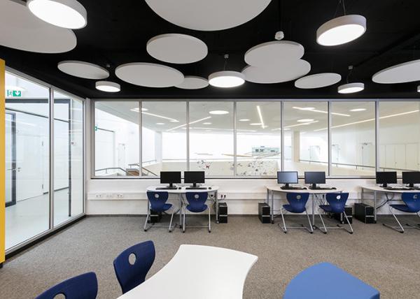 Durável fornece espaço de reunião privado e tranquilo 90mm Alumínio quadro de vidro parede divisória transparente
