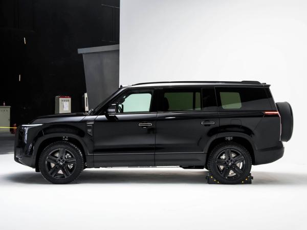 Ji Shi 01 Versão de 7 lugares Serviço profissional com SUV elétrico exterior preto