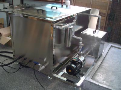 líquido de limpeza ultrassônico automático do instrumento de 100L 1500W para as peças automotivos