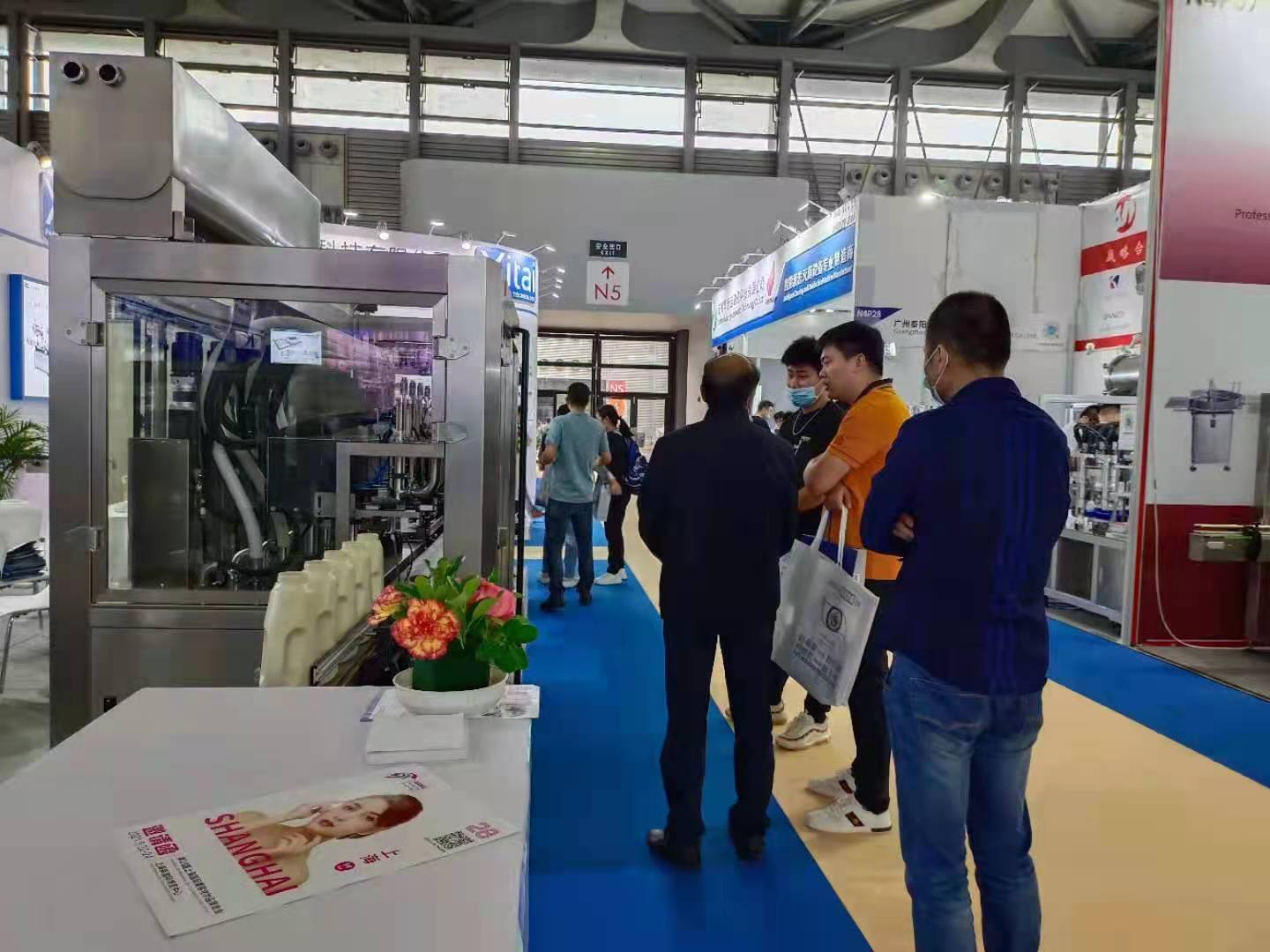 Машина завалки бутылки с водой машины 1000ml PLC автоматическая жидкостная заполняя автоматическая