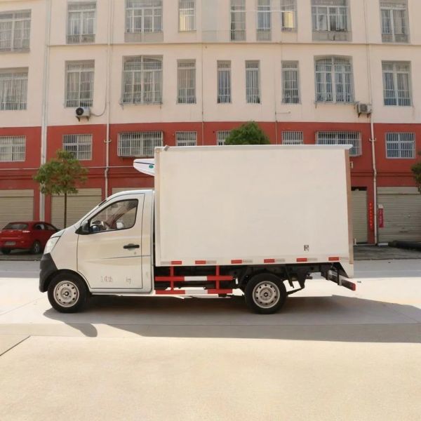 Diesel Fuel Mini Refrigerator Truck For Fruit / Vegetable Transport
