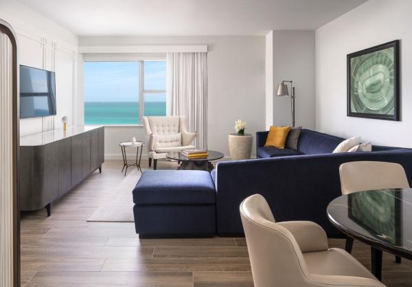 Modern Luxury Hotel Bedroom Furniture Set 5 Star Hotel Furniture For Ritz Carlton project