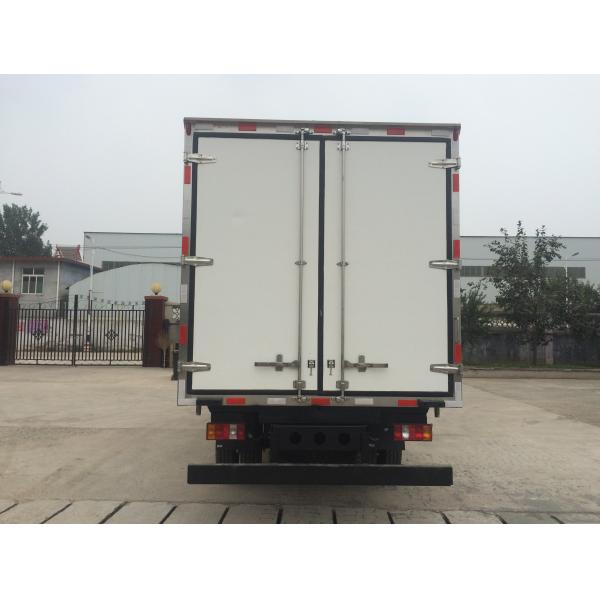 Sinotruk small Box refrigerator Van Truck 4X2 10 tons 120HP 2800mm Wheel base