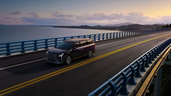 2024 DONGFENG FORTHING V9 PHEV básico de cinco puertas y siete plazas MPV Vehículo comercial con coche eléctrico híbrido enchufable