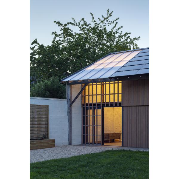 労働費 の 低さ オープン スペース の 鉄筋 構造 建築 間接 柱 や 壁 が 必要 で は ない