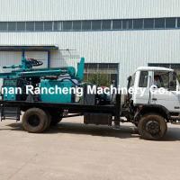 Forage de puits d'eau équipé d'un camion avec une capacité de forage de 300 m