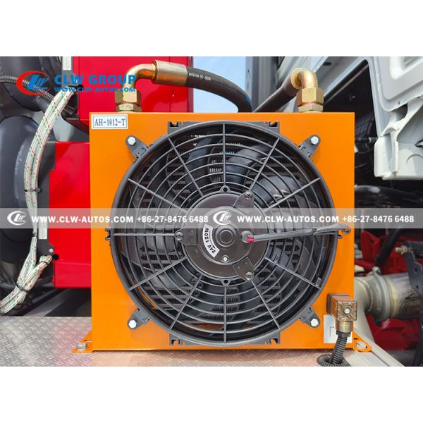 SHACMAN X3000 10m³ Asphalt Distributor Truck Precise Asphalt Spreading For Road Maintenance