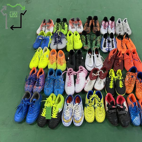 Second Hand Men's Football Shoes Chinese Branded Nylon Material Pre Owned Shoes