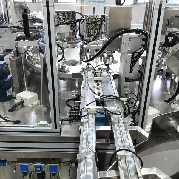 Machine d'assemblage automatique pour couvercles de buanderie, équipement réglable servo selon les exigences du client