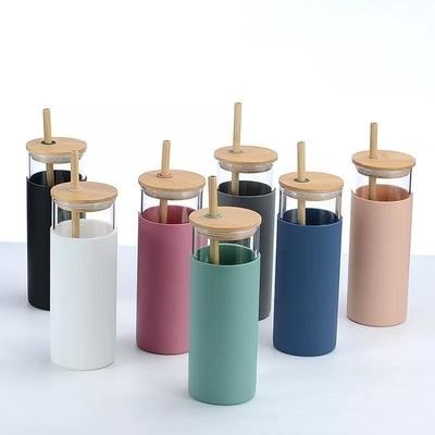 Couleur portable lave-vaisselle tampon en verre sûr avec manche en silicone haut borosilicate verre tampon smoothie avec couvercle en bambou conception réutilisable