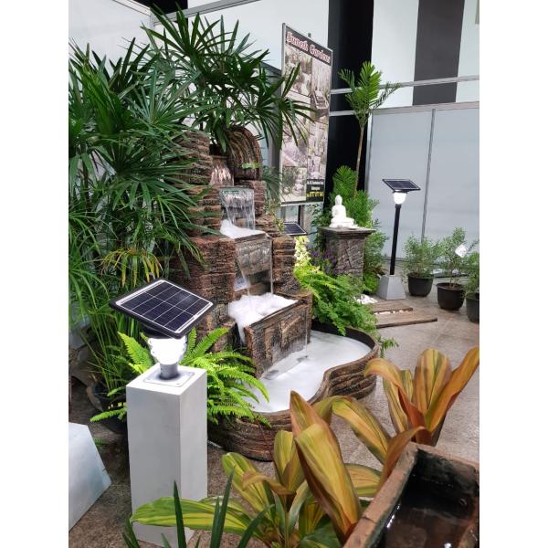 Villa Lighting Solar Powered Outdoor Street Lights Mono Crystalline Silicon Material