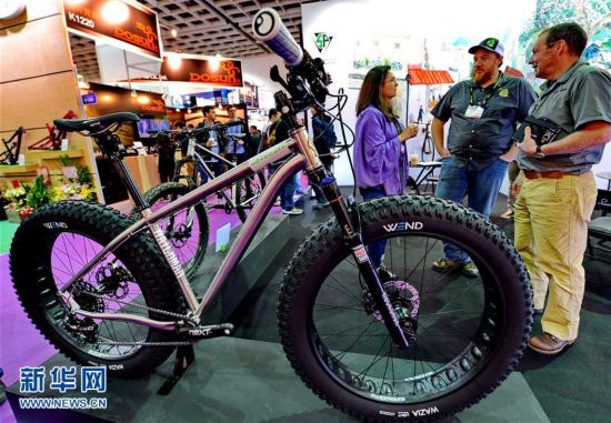 Mens Womens 21 Speed Mountain Bike 26 Inch Energy Saving High Efficiency