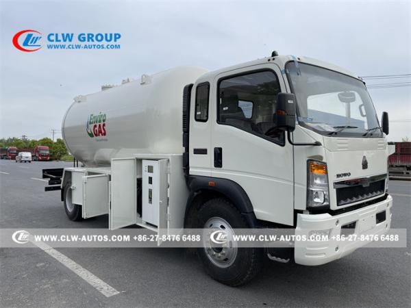 Howo 4X2 RHD 15000 litros de caminhão de cauda cortada do propano com distribuidor