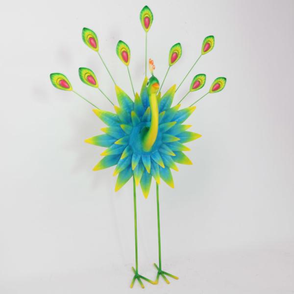 Pavo de color brillante Metal de tamaño medio Ornamento de jardín de animales Diseño artístico Tema Naturaleza