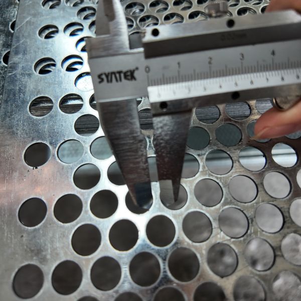 5mm Diameter 4mm hole Pitch Perforated Galvanized Steel Sheet For Construction