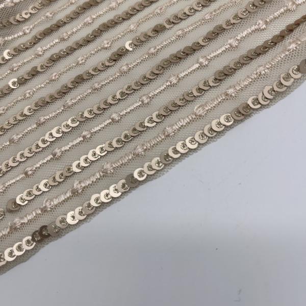 Différents modèles disponibles séquins broderies vêtements formes disponibles M13-035
