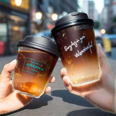 Logo personnalisé en forme de U Gobelets en plastique en PP 500 ml boisson froide jetable Boba Thé glacé Café clair Gobelets en plastique à fond rond avec couvercle