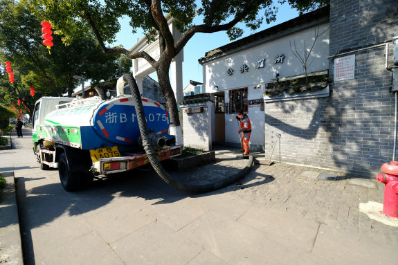 4m3 7.3tons Sewage Suction Truck For Municipal Sanitation ZBJ5070GXWC