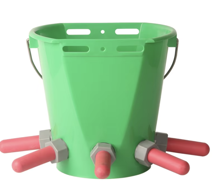 Portable 8L Capacity Multi Teat Lamb Feeding Bucket with Metal Handle for Sheep and Livestock