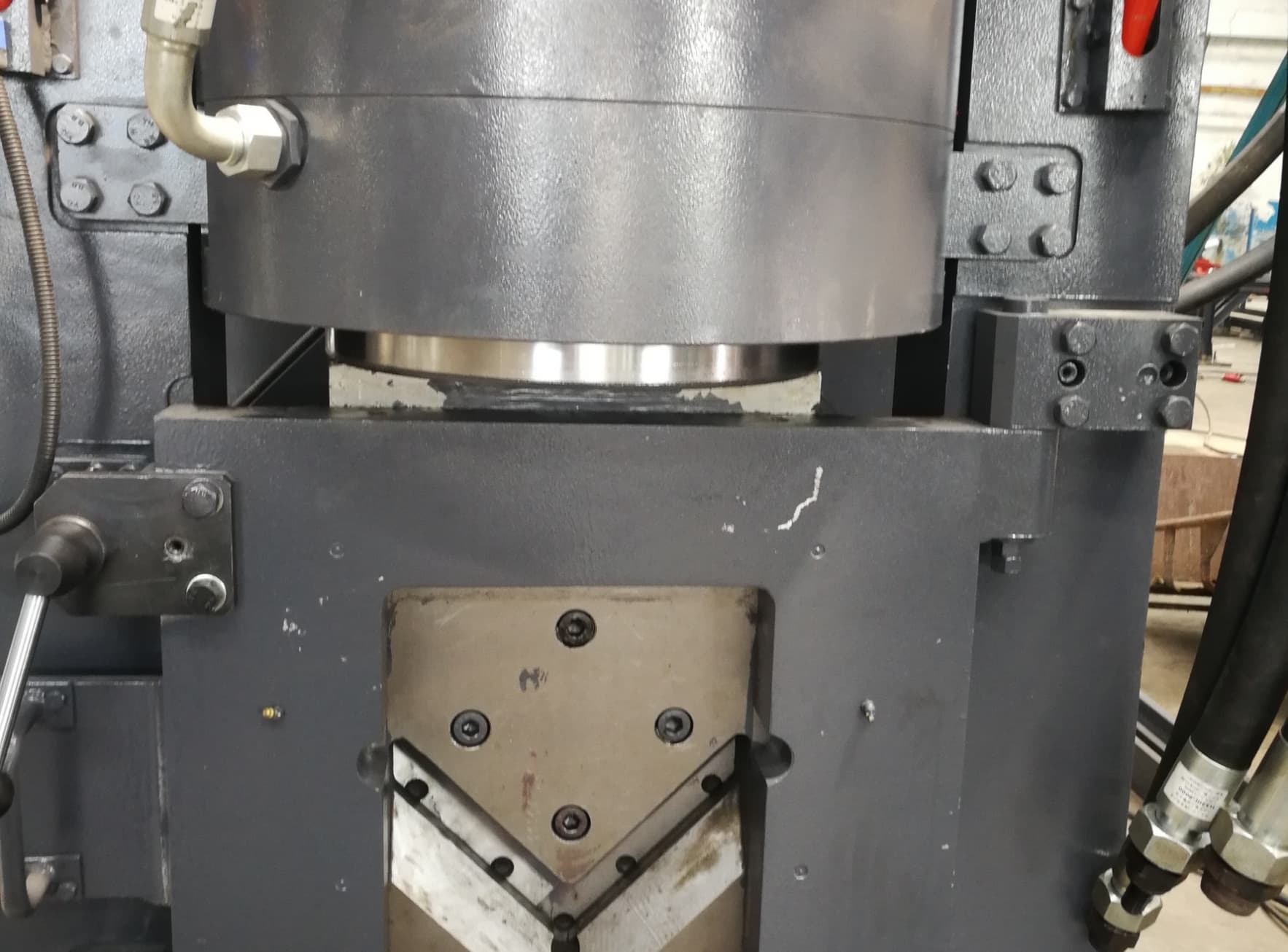 Fully Automated CNC Punching Marking And Shearing Line For Angles Production