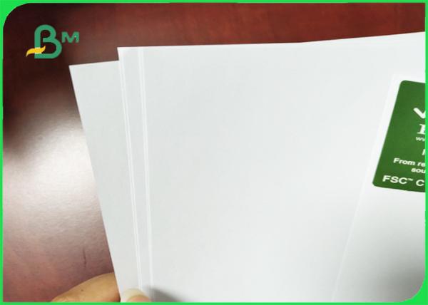 papel de imprenta de 70g 80g Woodfree con alto buen efecto de impresión de la blancura el 110%