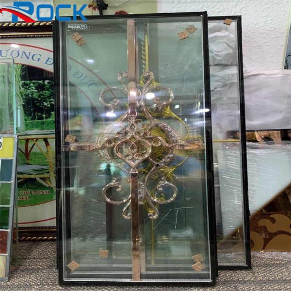 Роскошный стиль из розового золота с блестящей поверхностью окна из ПВХ в грузинском стиле с декоративными цветами