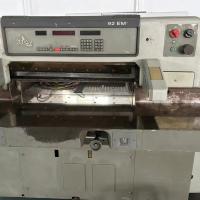 92EM Polar Guillotine 92CM Machine de découpe de papier avec une largeur maximale de 920 mm