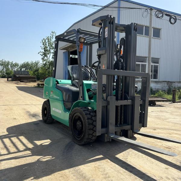 Used Mitsubishi 3-Ton Diesel Forklift with Durable Steel Frame and Red Finish for Narrow Aisle Operations