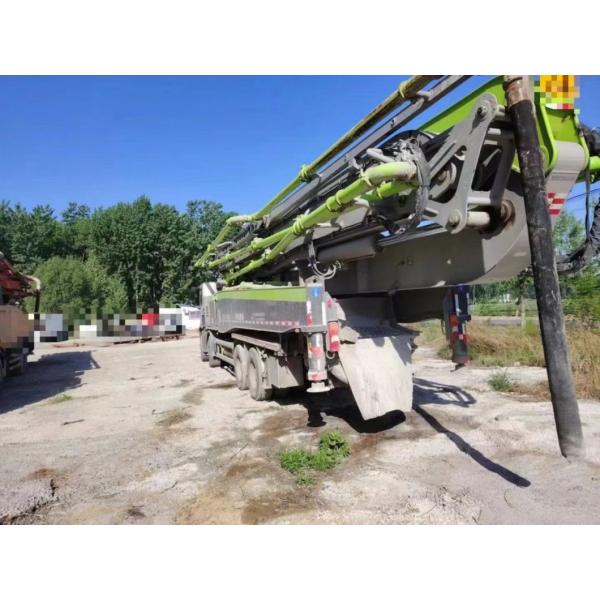 62-Meter Zoomlion Concrete Pump Truck Mercedes-Benz Chassis and Vibrating Amplitude 2.6mm