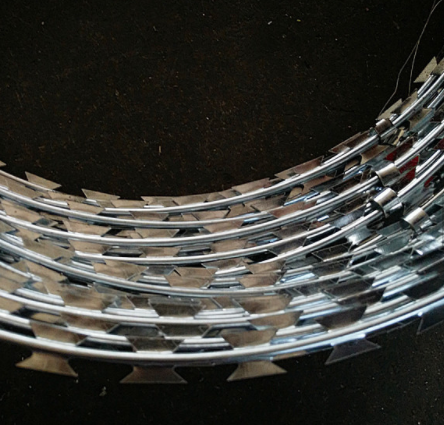 Анти- корозия BTO-28 BTO-22 гальванизировала колючую проволоку бритвы