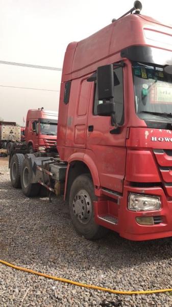 tipo usado modo de Sinotruck HOWO do caminhão do trator da movimentação 6x4 com 3 Seat