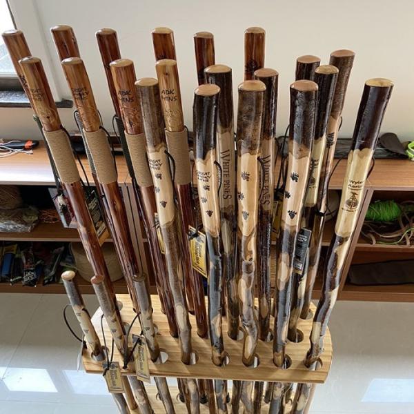 Рука Eco дружелюбная высекла деревянные идя тросточки 90cm